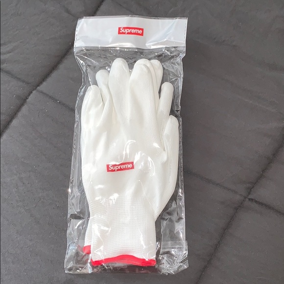 supreme gloves 2020